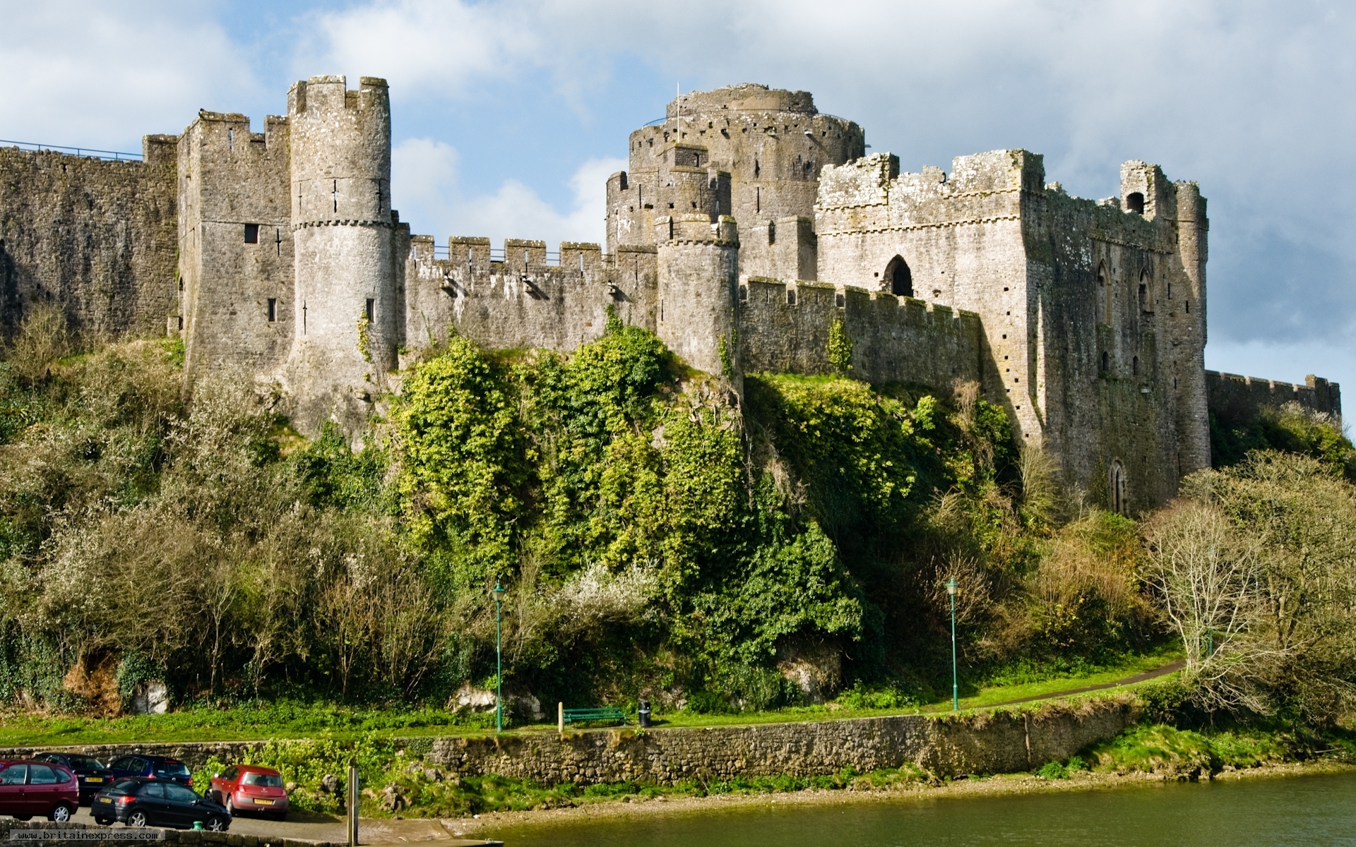 Castle do am. Кастл замок Уэльс. Пембрук Уэльс. Замок Пембрук Шотландия. Wales замок пемброк.